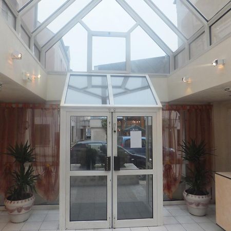 Hotel Le Village Gif-sur-Yvette Esterno foto