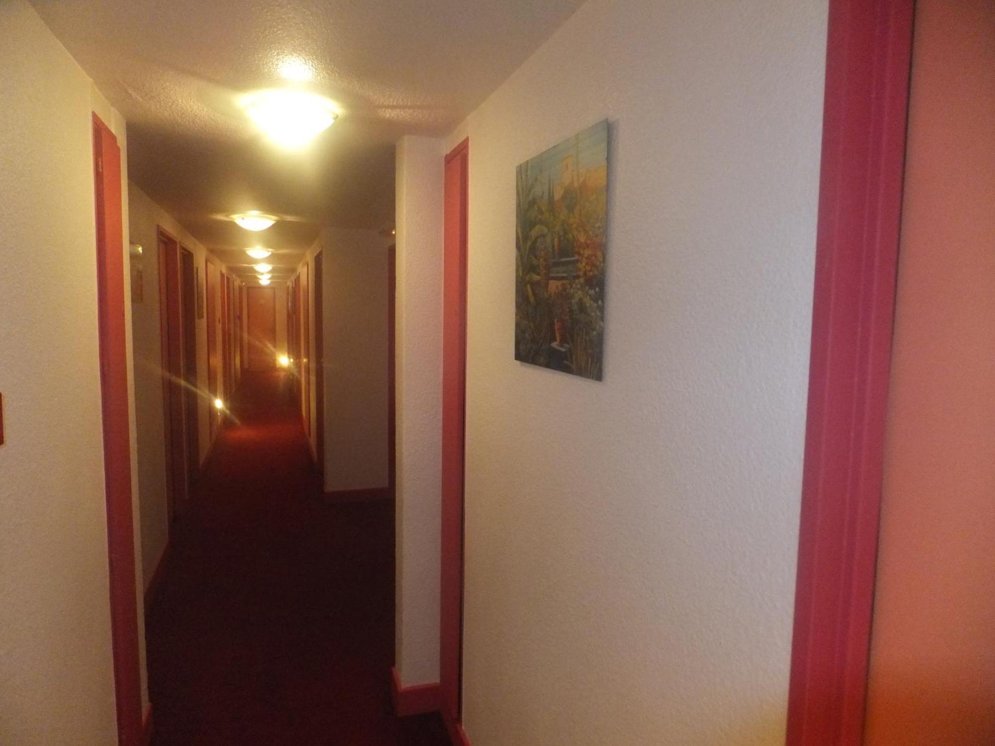 Hotel Le Village Gif-sur-Yvette Esterno foto
