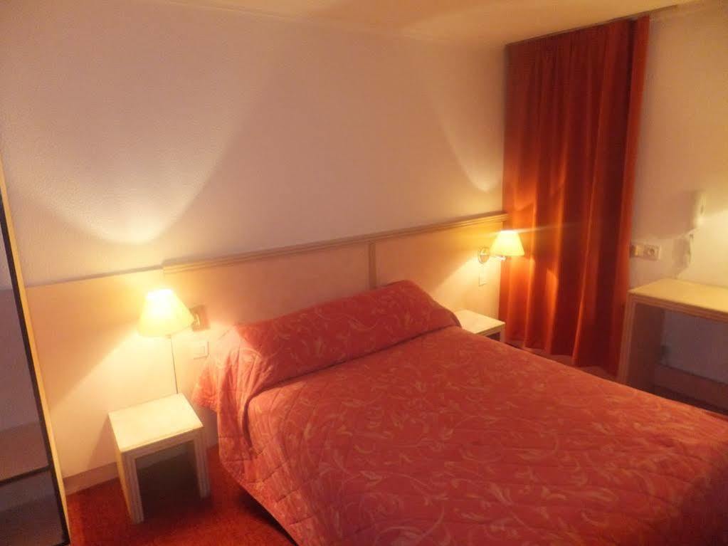 Hotel Le Village Gif-sur-Yvette Esterno foto